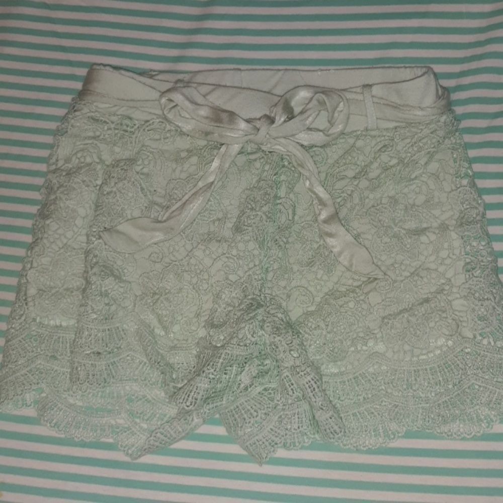 Rue 21 Green Lace Overlay Shorts Medium‎
